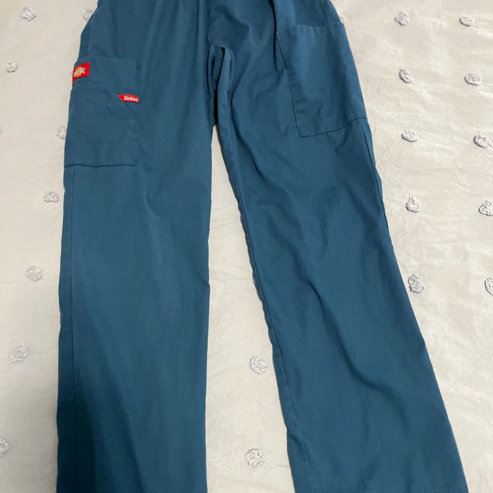 Women’s Dickies Scrubs in Teal